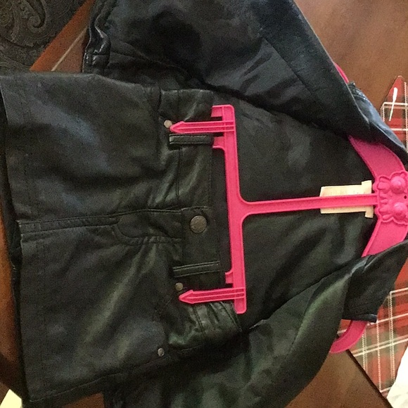 Little girl leather like vest and skirt - Picture 2 of 6
